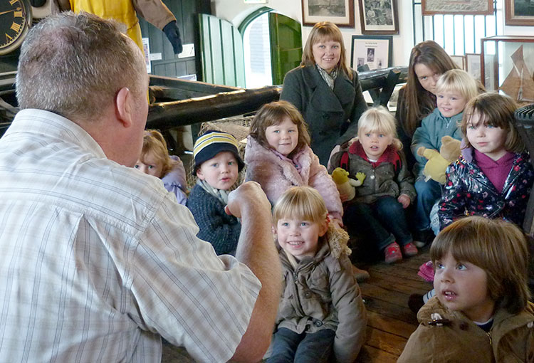 Kevin Graal storytelling to early years children