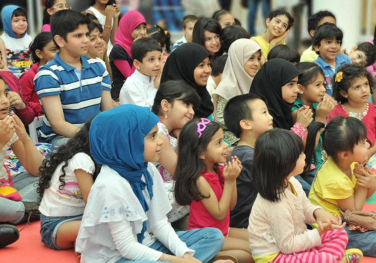 school children listening to Kevin Graal storytelling